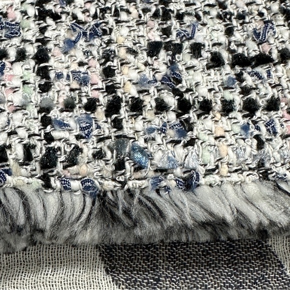 Ann Taylor Petite size 12 nubby skirt with fringe hem, back slit - Picture 9 of 11